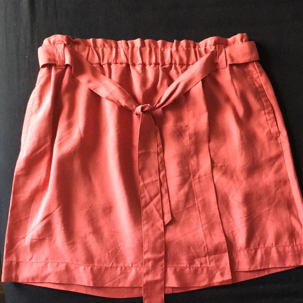 NWT Loft woven skirt - Coral - Size L